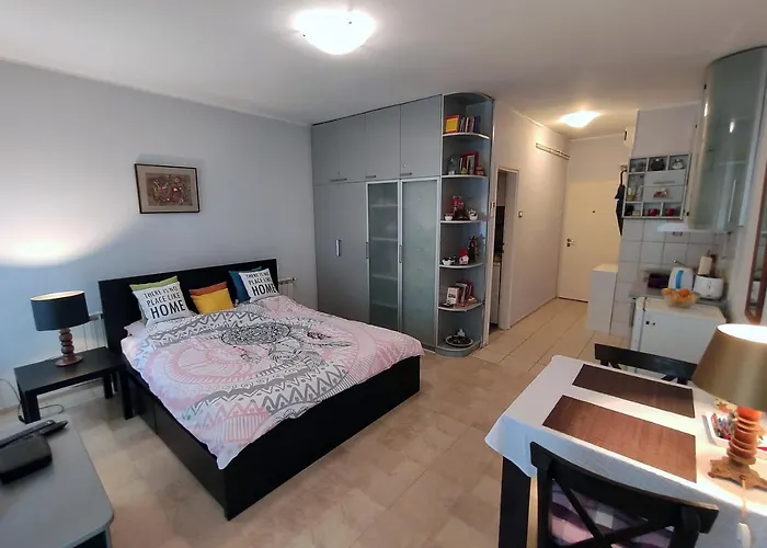 City Center Lovely Studio Apartment